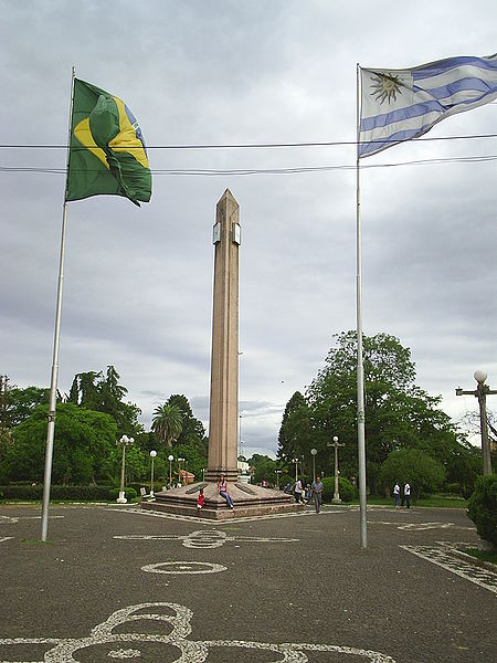 [450px-Obelisco_-_Plaza_Internacional_-_Frontera_de_la_Paz_-_Livramento_-_Rivera.jpeg]