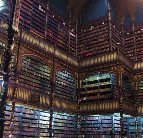 [Obrazek: huge+library.jpg]