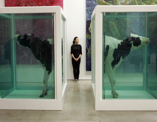 De Gusanos y Lombrices: Damien Hirst el mongol rey del formol. ¿Somos modernos o qué?, o sea ...