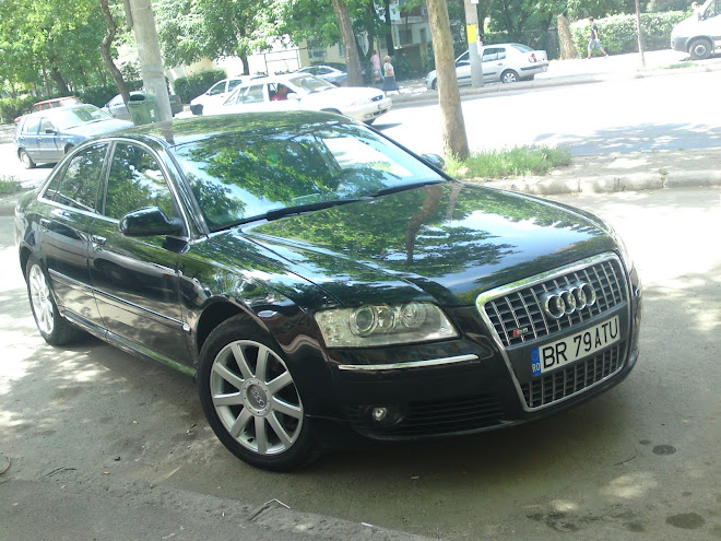 Audi S8 Black
