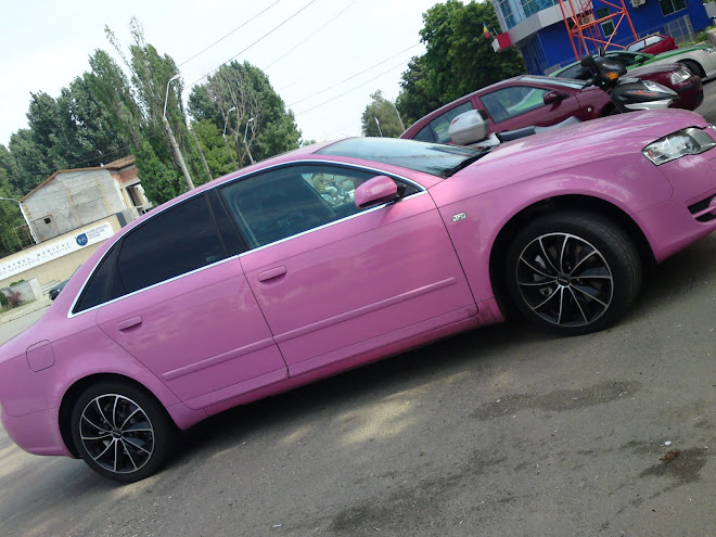 Audi A4 pink