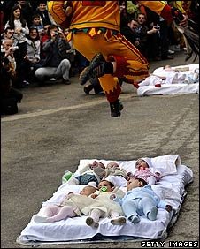 [_44688894_jump_getty_226_282.jpg]