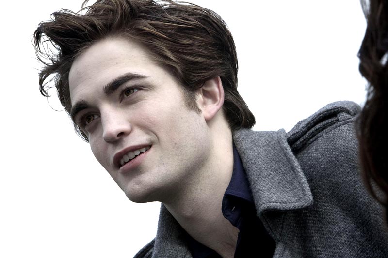 *though Robert looks like robert pattinson on twilight. *though Robert looks like