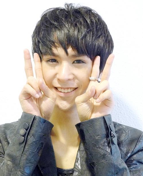 B2ST & B2UTY: DONG WOON ACEPTADO EN LA UNIVERSIDAD