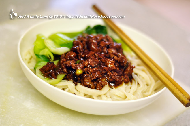 Handmade Noodle Topped with Soybean Paste Chicken