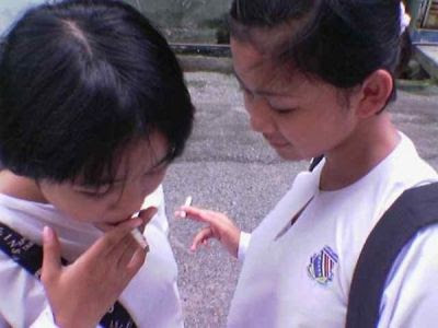 Sekali lagi, gambar ini sopan dan tidak lucah.