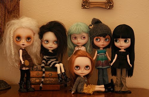 creepy blythe doll