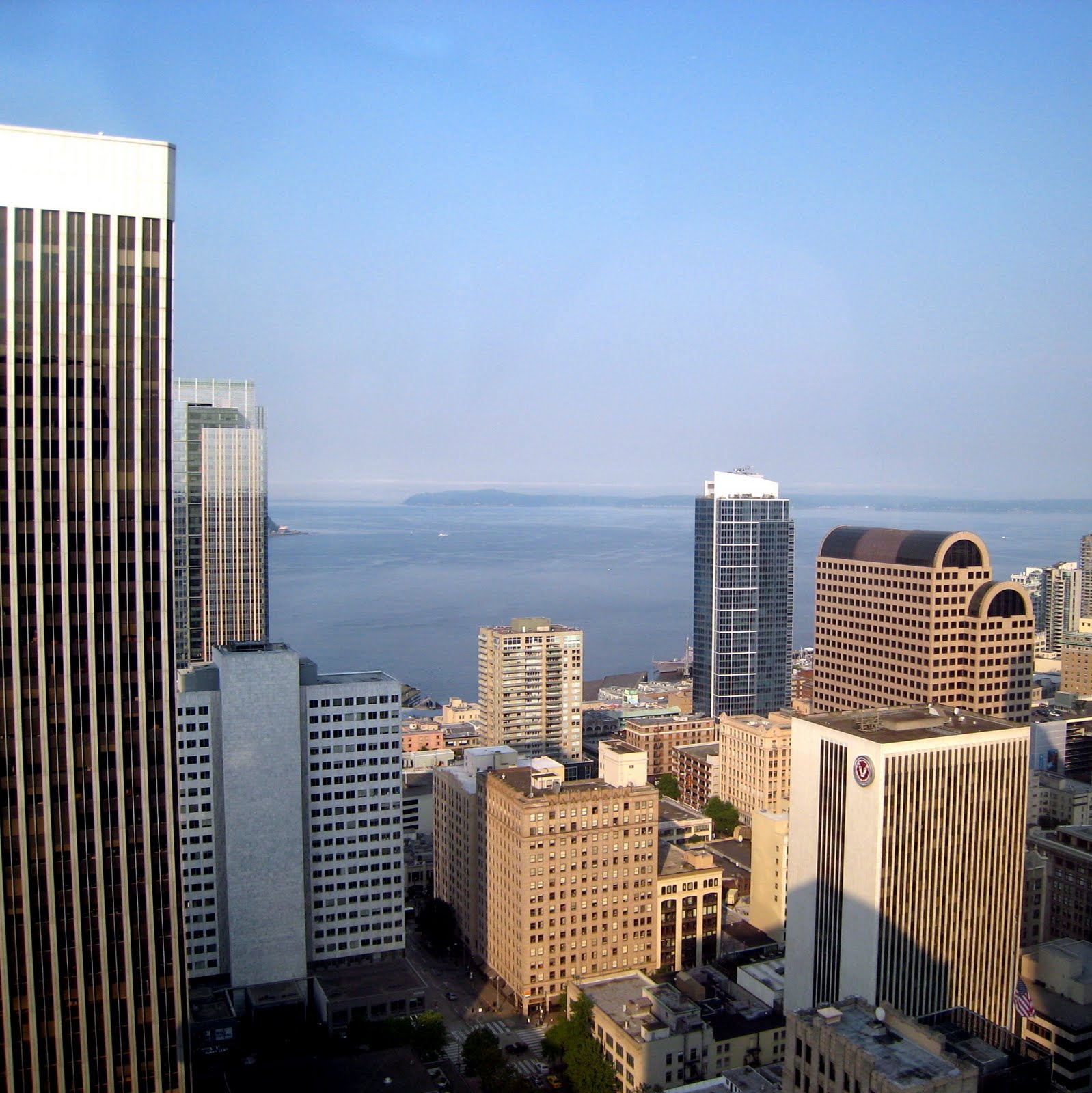 http://4.bp.blogspot.com/_Xffg-_n2Ou8/TGL1P5Tcu2I/AAAAAAAACCA/xCKP43njS3E/s1600/080110%2BSeattle%2B2.jpg