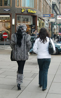 walk your fur (onemorehandbag)