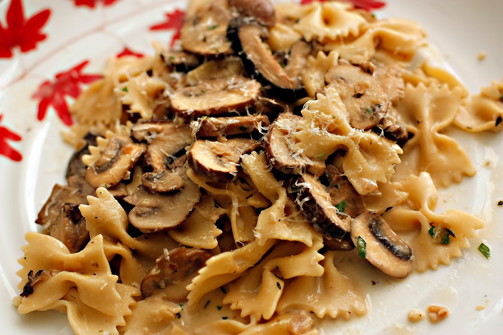 The Lazy Housewife Cooks: Pasta with Sauteed Mushrooms