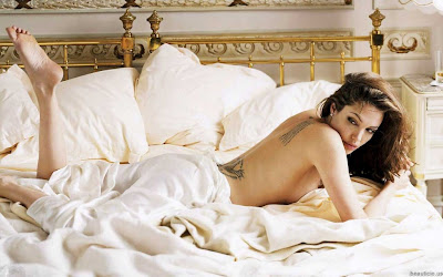 idegue-network.blogspot.com - [Foto] Angelina Jolie Cantik dan Seksi