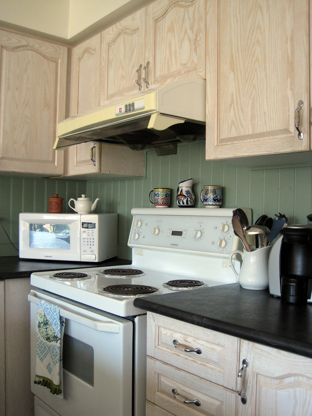 [kitchen+before+023+a.jpg]