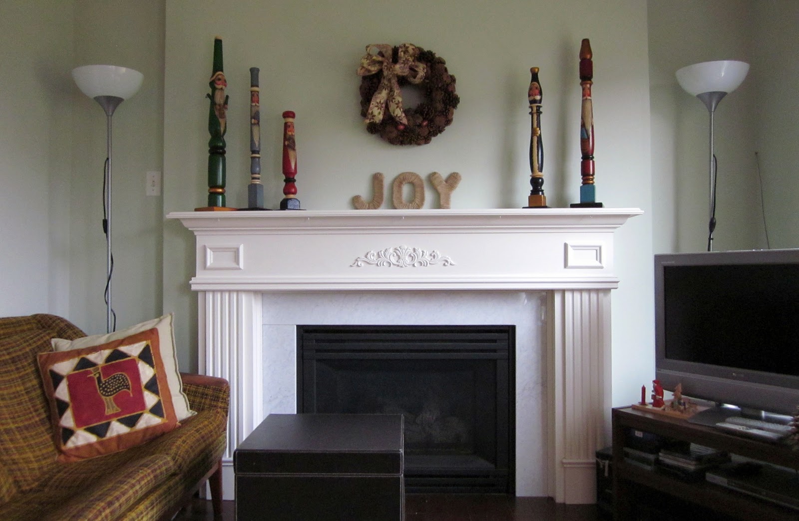 Sense and Simplicity: Our Christmas Mantel
