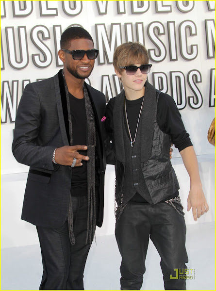Justin Bieber Usher arriving at the 2010 VMAs