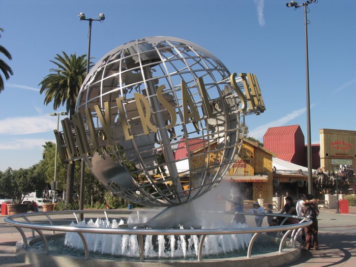 http://4.bp.blogspot.com/_Xwx-B7Zdzys/TVBLnrP_srI/AAAAAAAAA28/SsmZe-wLJXM/s1600/Universal-Studios-Globe.jpg