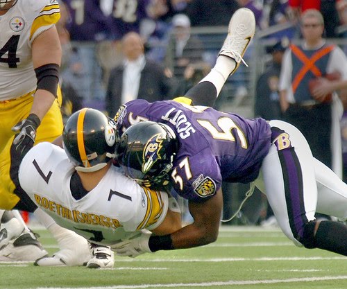 Bart_Scott_Hits_Ben.jpg