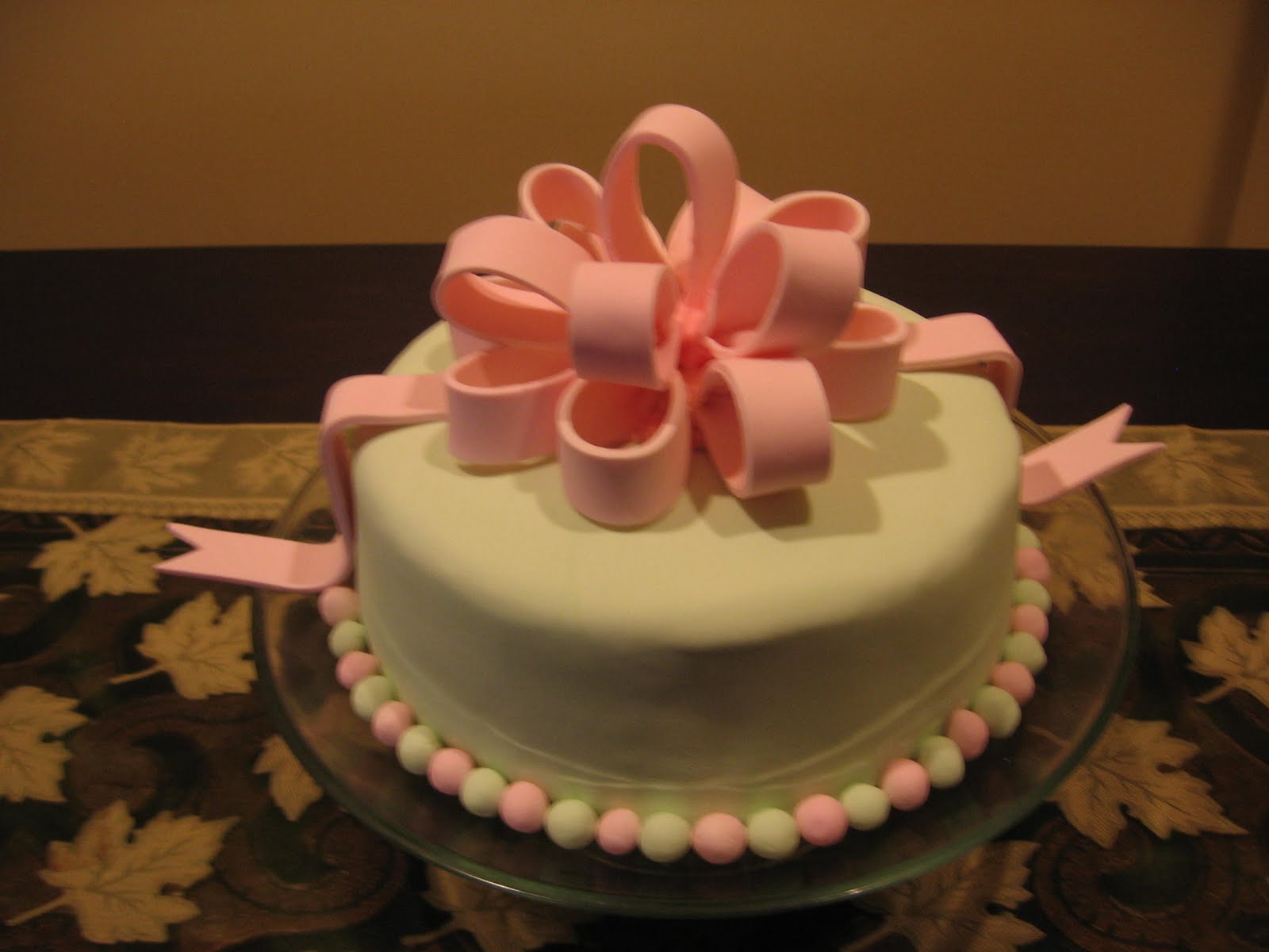 TurtleCraftyGirl: Fondant Bow Cake