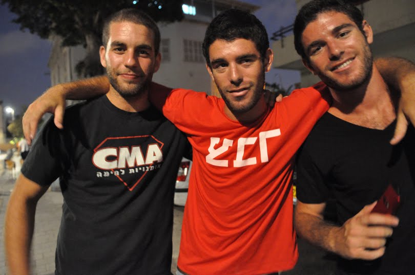 [DSC_0721.JPG+יואב+אבי+ודניאל.jpg+88888.jpg]