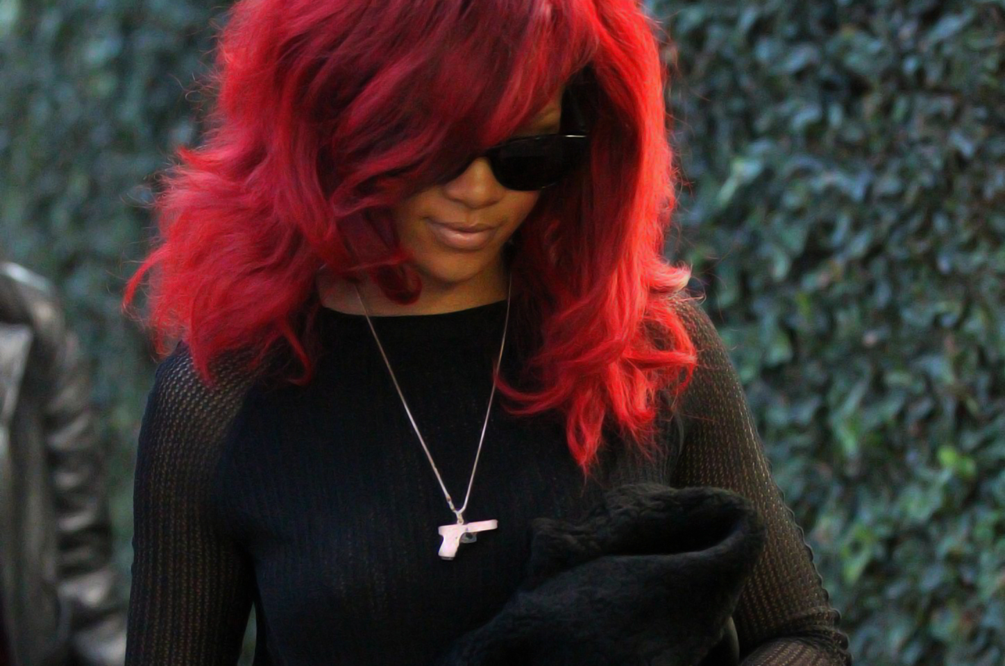 http://4.bp.blogspot.com/_Y5-4Z4aPcOI/TUiE3IUS9fI/AAAAAAAABQE/bEOr-q3N_Ng/s1600/New+Rihanna+-+FreeHD.Blogspot.Com+%25288%2529.jpg