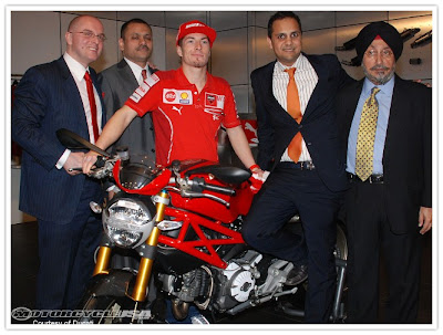 Nicky Hayden inaugurating Ducati Gurgaon