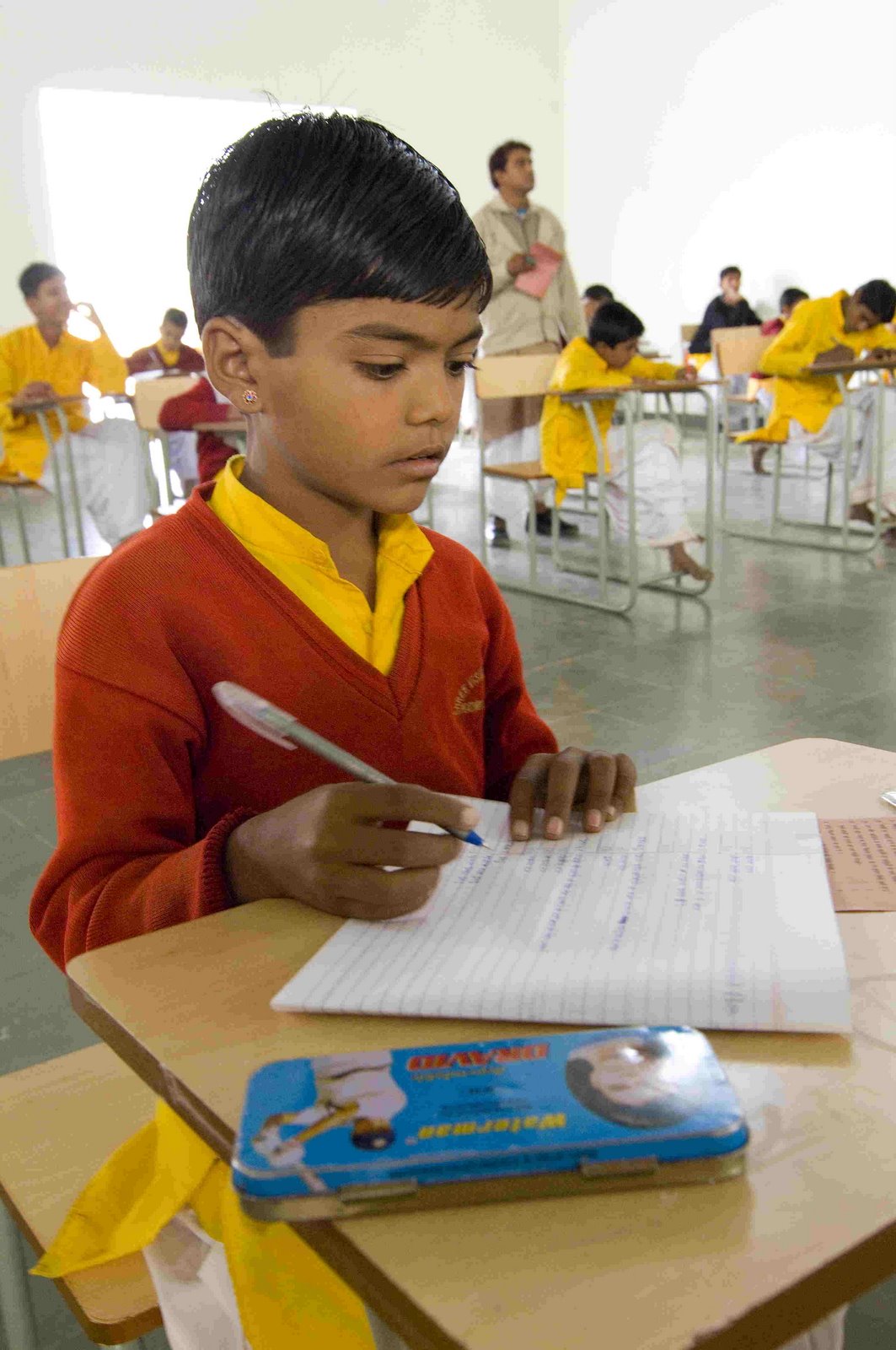 [boy+in+exam.JPG]