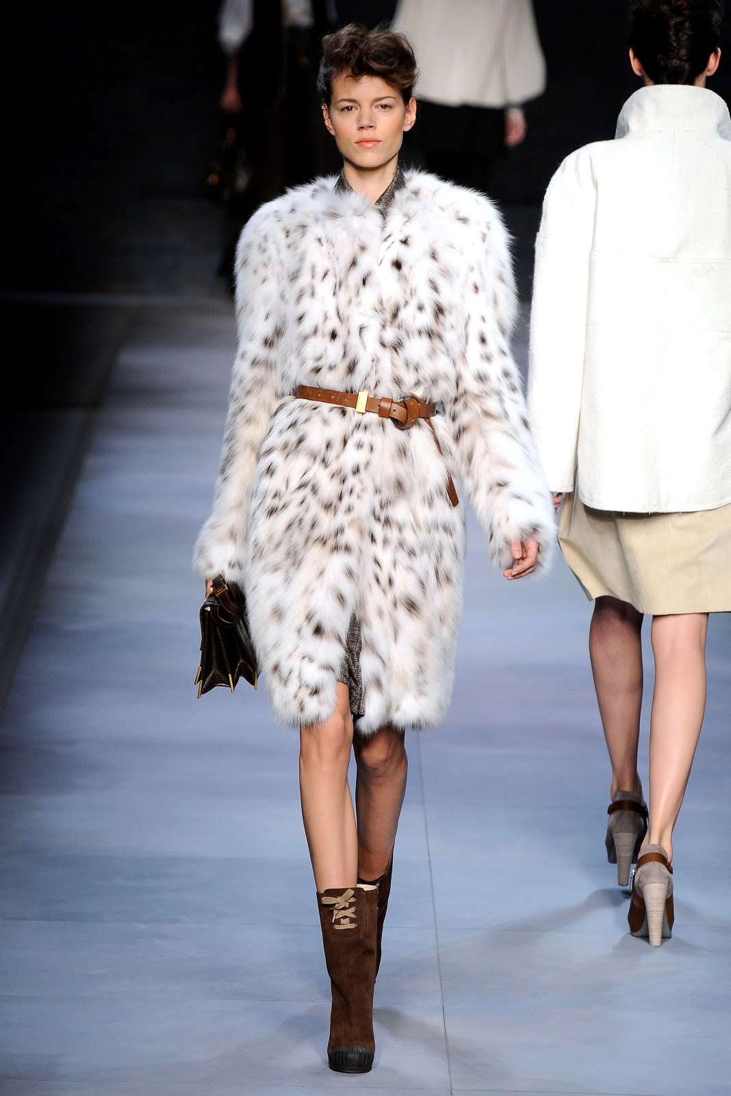 [Runway+-+Fendi+FW1011+HQ+via+style.it+1.jpg]