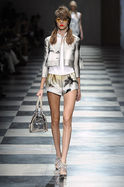 [Runway+-+Prada+SS10+via+catwalking+2.jpg]