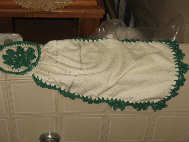 Jogo de Banheiro feito em Crochê... ("Bate Mão")...