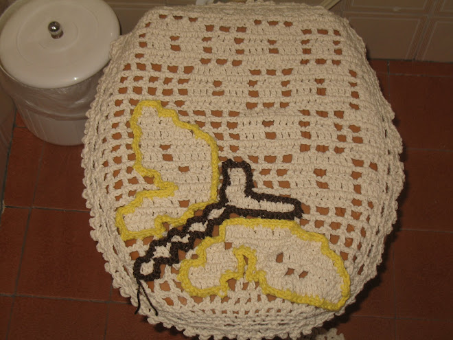 Jogo de Banheiro feito em Crochê... ("Tampa de Vaso")...