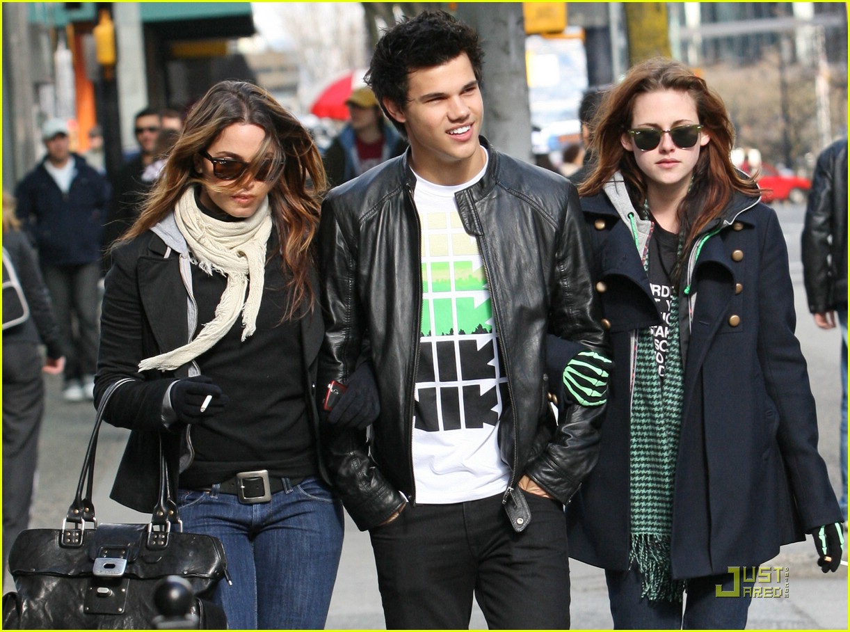 http://4.bp.blogspot.com/_YDc_SOQ3hw8/S99L_OaqfeI/AAAAAAAAABo/xHJmXoOU_5s/s1600/taylor-lautner-dirt-bike-20%5B1%5D.jpg