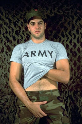 Fotos de soldados machos gays nu