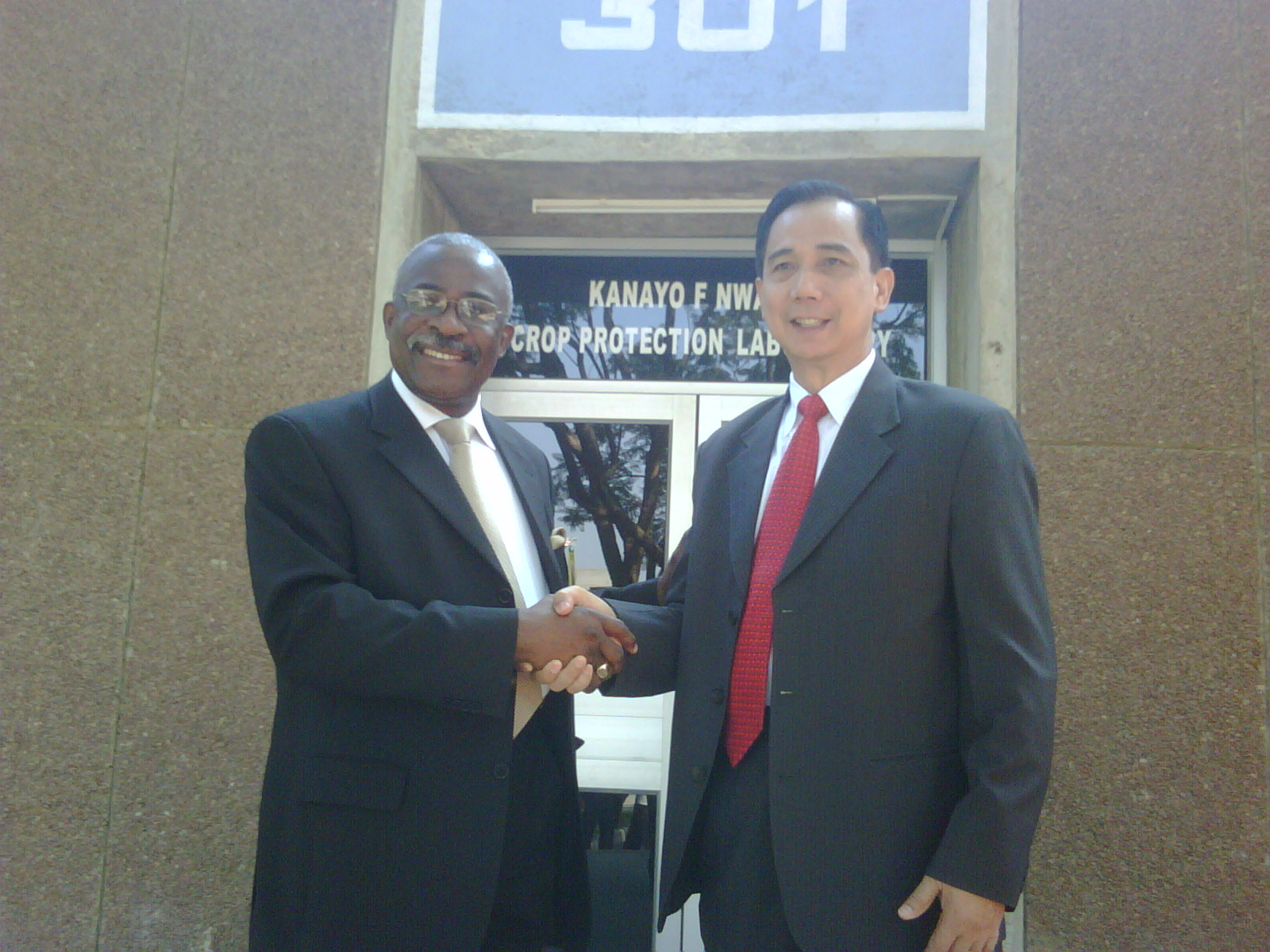 [_Media+Card_BlackBerry_pictures_IMG02685-20091201-0956.jpg]