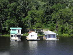 Houseboats on the Mississippi