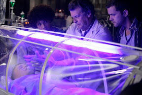 Walter (John Noble, C) explains his findings to Astrid (Jasika Nicole, L) and Peter (Joshua Jackson, R) during an experiment in the FRINGE episode 'In Which We Meet Mr. Jones' Walter (John Noble, C) explains his findings to Astrid (Jasika Nicole, L) and Peter (Joshua Jackson, R) during an experiment in the FRINGE episode 'In Which We Meet Mr. Jones'