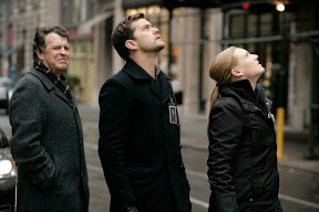 FRINGE: Olivia (Anna Torv, R), Peter (Joshua Jackson, C) and Walter (John Noble, R) arrive at a disturbing crime scene in the FRINGE episode 'Bad Dreams' airing Tuesday, April 21 (9:01-10:00 PM ET/PT) on FOX. ©2009 Fox Broadcasting Co. Cr: Craig Blankenhorn/FOX FRINGE: Olivia (Anna Torv, R), Peter (Joshua Jackson, C) and Walter (John Noble, R) arrive at a disturbing crime scene in the FRINGE episode 'Bad Dreams' airing Tuesday, April 21 (9:01-10:00 PM ET/PT) on FOX. ©2009 Fox Broadcasting Co. Cr: Craig Blankenhorn/FOX