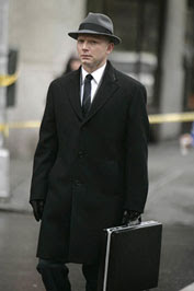 FRINGE: The Observer (Michael Cerveris) is spotted near a disturbing crime scene in the FRINGE episode 'Bad Dreams' airing Tuesday, April 21 (9:01-10:00 PM ET/PT) on FOX. ©2009 Fox Broadcasting Co. Cr: Craig Blankenhorn/FOX FRINGE: The Observer (Michael Cerveris) is spotted near a disturbing crime scene in the FRINGE episode 'Bad Dreams' airing Tuesday, April 21 (9:01-10:00 PM ET/PT) on FOX. ©2009 Fox Broadcasting Co. Cr: Craig Blankenhorn/FOX