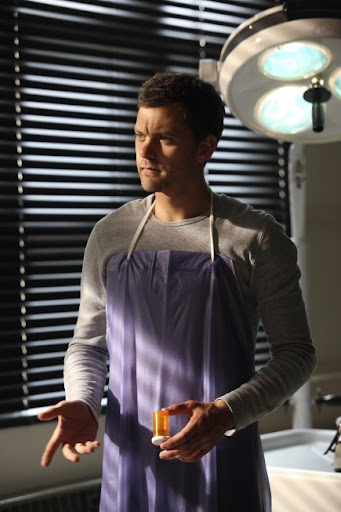 FRINGE: Peter (Joshua Jackson) assists Walter in a case takes that the team to Seattle in the FRINGE episode 'Dream Logic' airing Thursday, Oct. 15 (9:00-10:00 PM ET/PT) on FOX. ©2009 Fox Broadcasting Co. CR: Liane Hentscher/FOX FRINGE: Peter (Joshua Jackson) assists Walter in a case takes that the team to Seattle in the FRINGE episode 'Dream Logic' airing Thursday, Oct. 15 (9:00-10:00 PM ET/PT) on FOX. ©2009 Fox Broadcasting Co. CR: Liane Hentscher/FOX