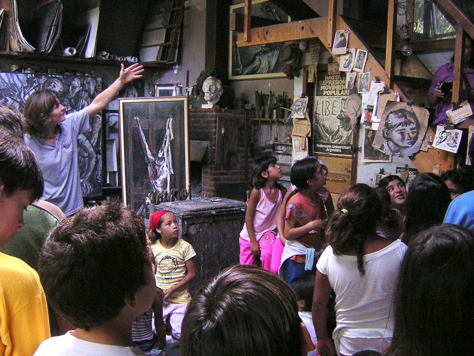 [Niños+visitando+el+taller.JPG]