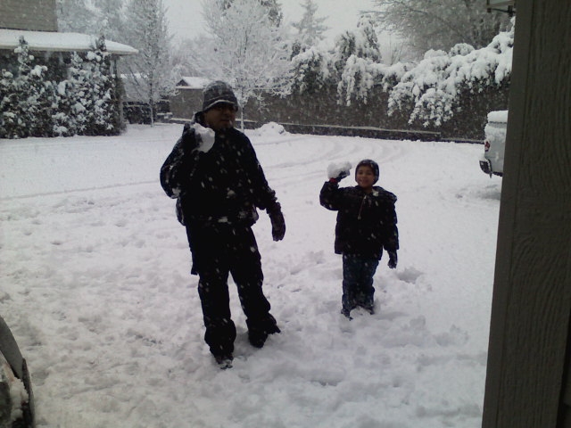 [012708+Snow+Play.JPG]