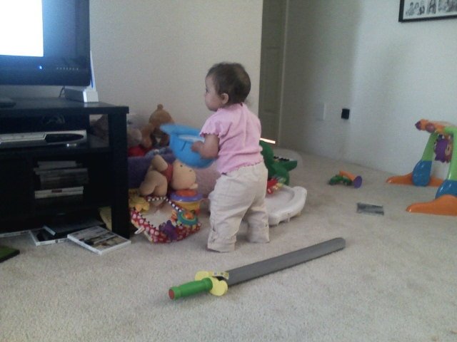 [0507081317+-+Ella+Standing.JPG]