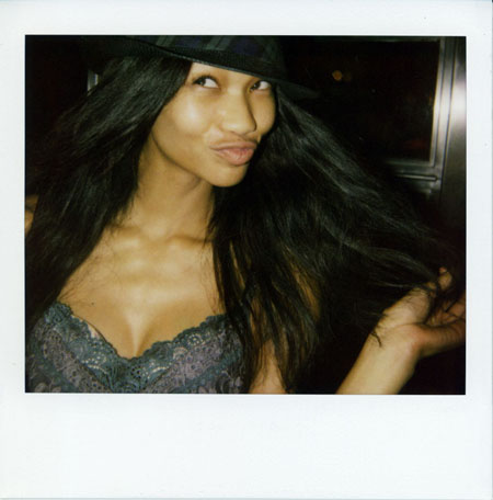 http://4.bp.blogspot.com/_YQzN3HioJeI/SxP0bmZQ8AI/AAAAAAAAHdk/vr_1sAhpFnU/s1600/chanel+iman+white+party.jpg