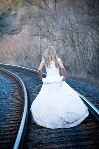 [trash-the-dress-23.jpg]