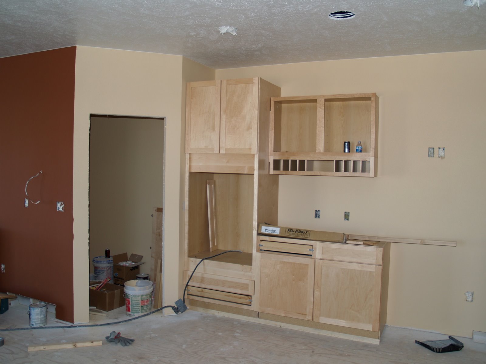 [pantry_oven+cab.JPG]