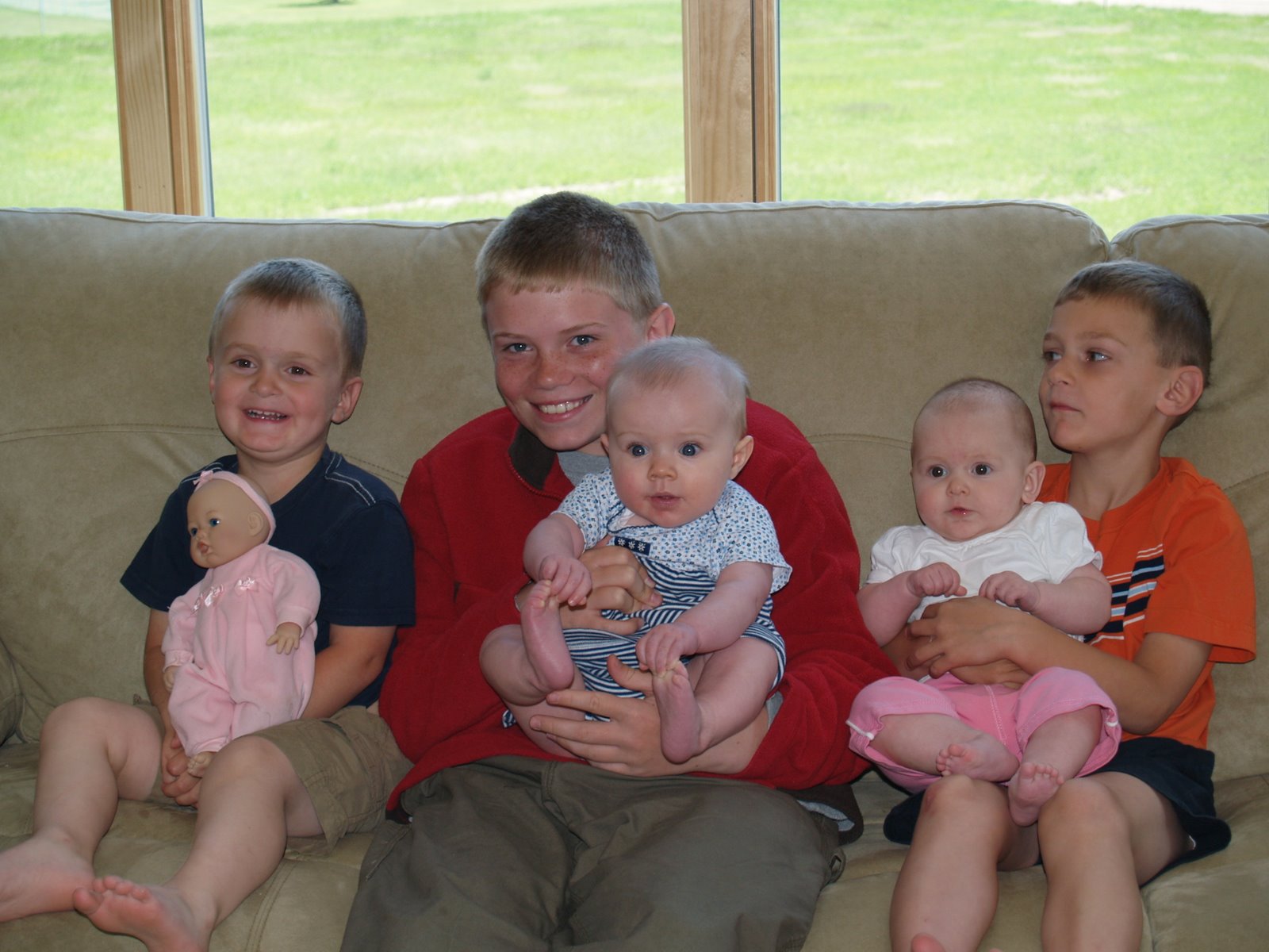 [Pinke+Swenson+Kids_june+08.JPG]