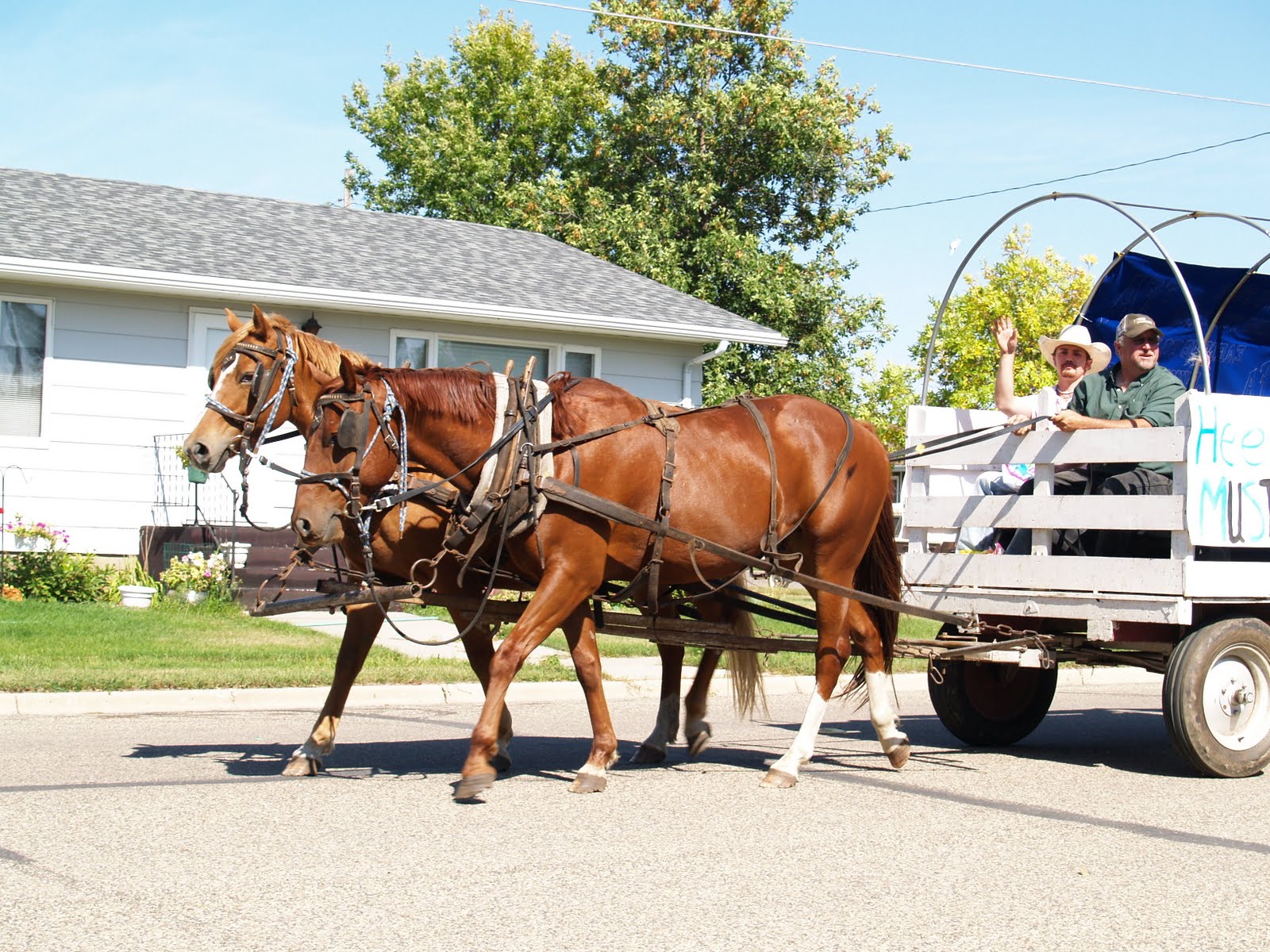 [homecoming_parade+013.jpg]
