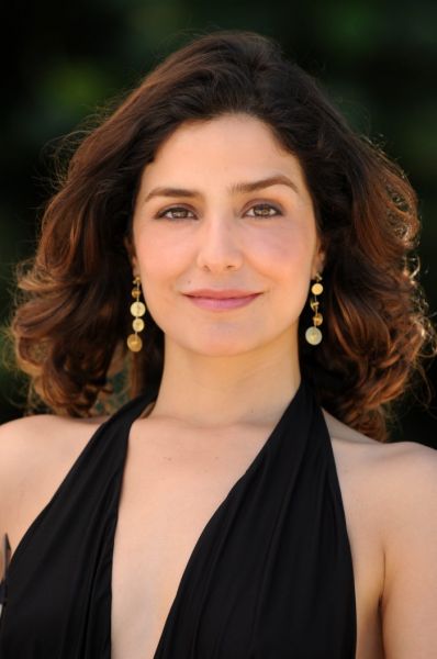 http://4.bp.blogspot.com/_YSLEFGrB2Eo/S_WhsNhAGLI/AAAAAAAAABs/ulKdZ35n3Ks/s1600/20090616125420_86928_large_leticia-sabatella-em-caminho-das-indias.jpg