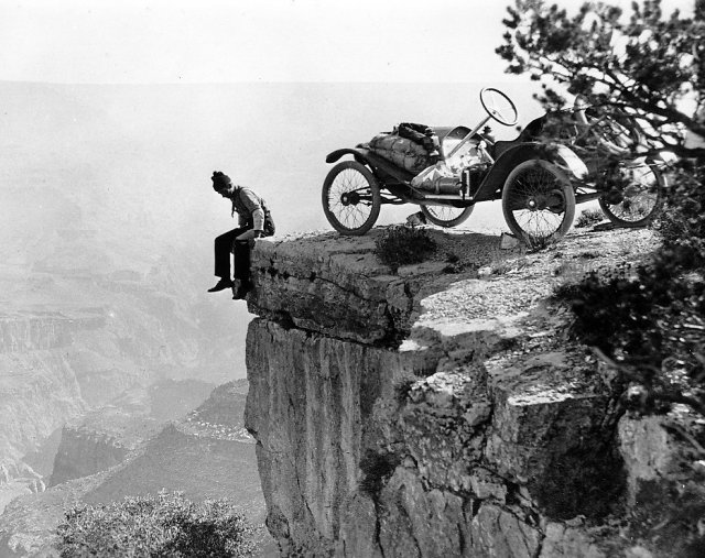 http://4.bp.blogspot.com/_YSlWdRhC8kE/TLtk_v9tTxI/AAAAAAAADGA/SQ9I55s-JU0/s1600/car_on_edge.jpg