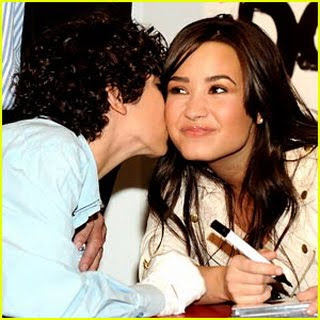 Demi Lovato - Kiss Me Demi Lovato - Kiss Me