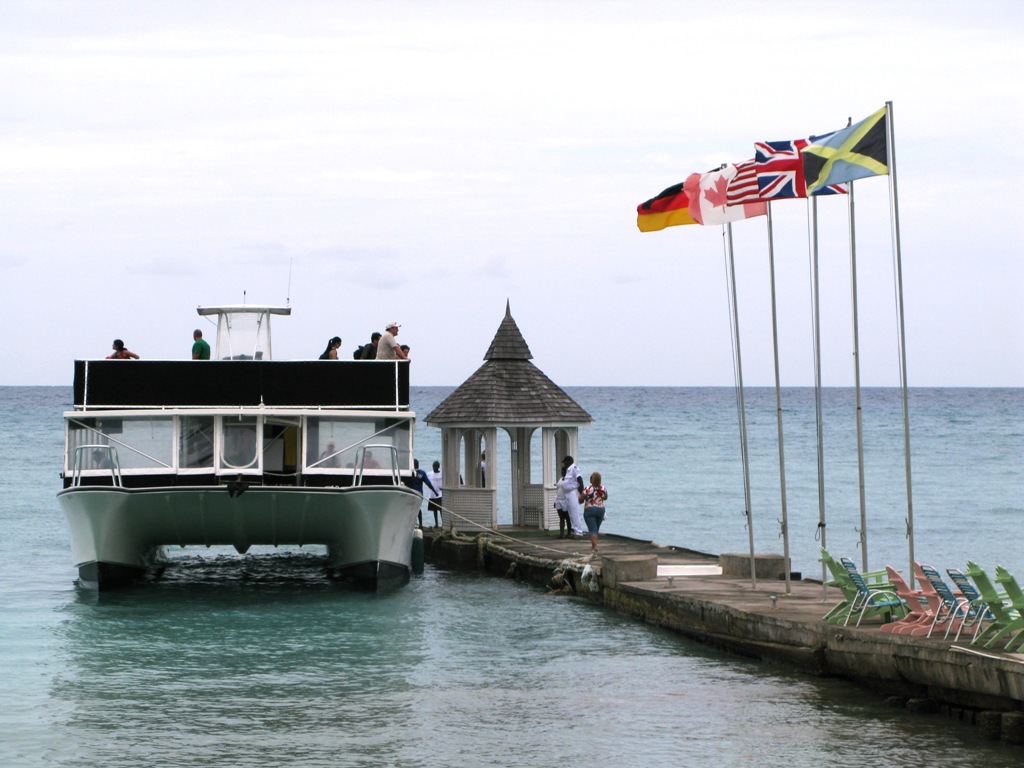 [0624-CATAMARAN.JPG]