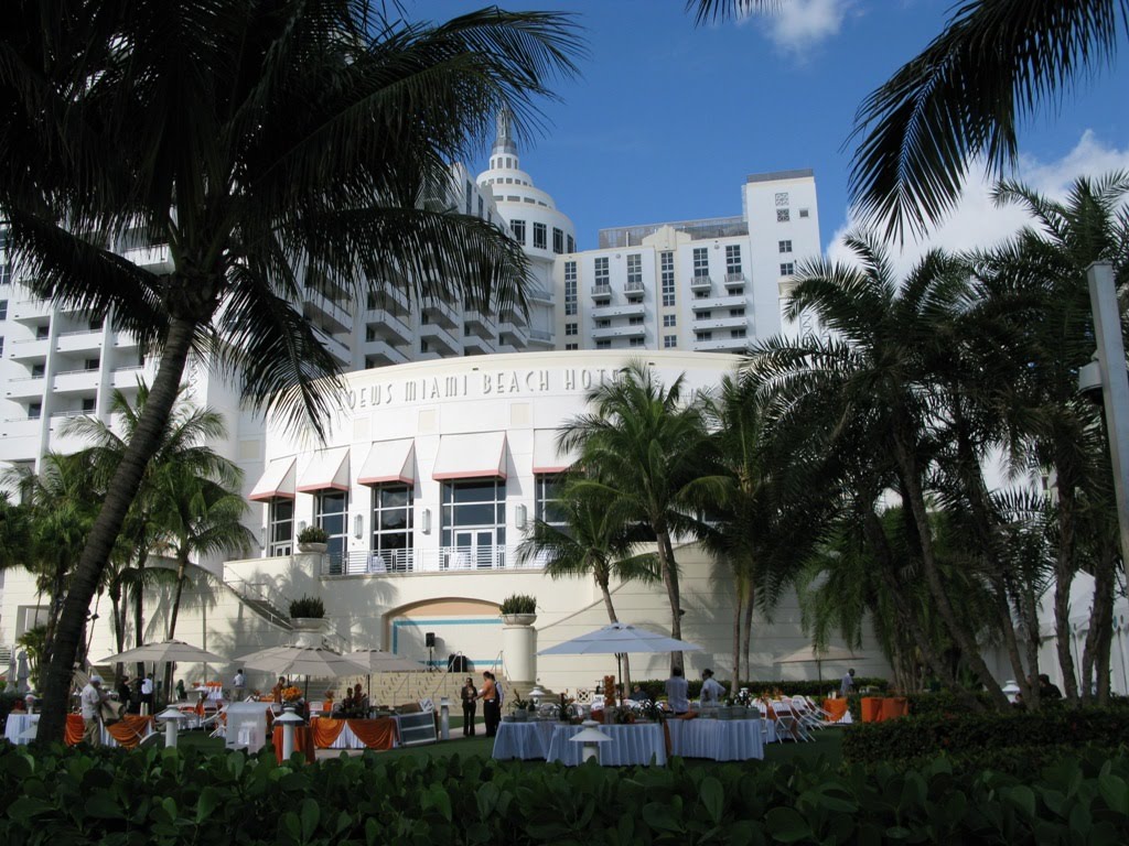 [0100-LOEWS.JPG]
